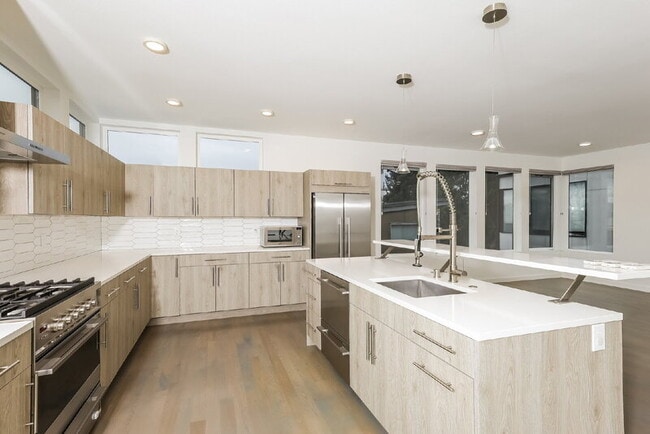 Building Photo - 824 NW 53rd St