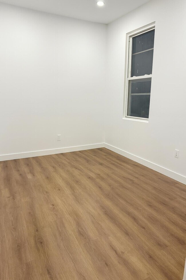 Building Photo - 42 New St