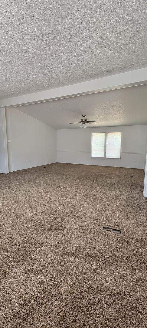Building Photo - Ready to Move in