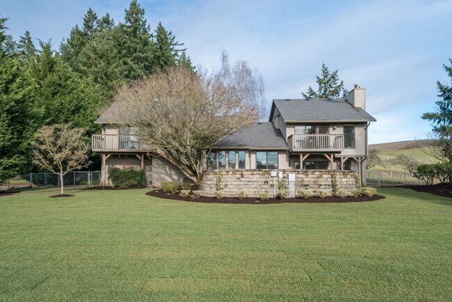 Building Photo - Escape to the Country, Spacious Contemporary in Wilsonville with Shop