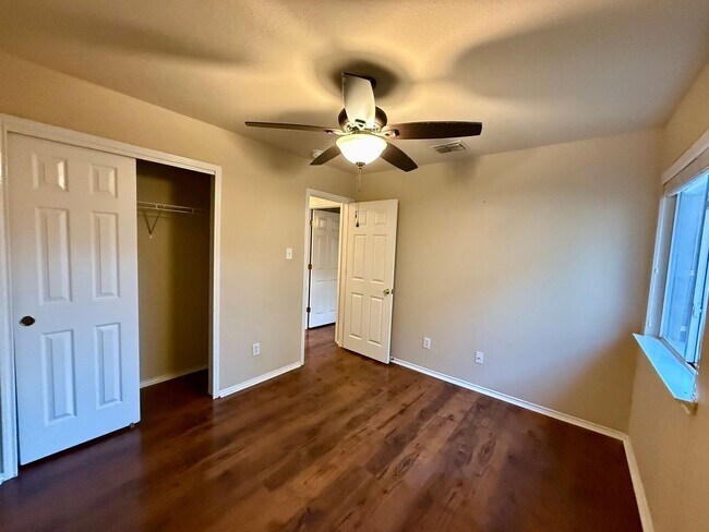 Building Photo - 346 Lucille