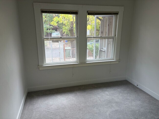 Building Photo - Terrific Fairfax Location**Washer/Dryer**Yard**Storage**Parking**