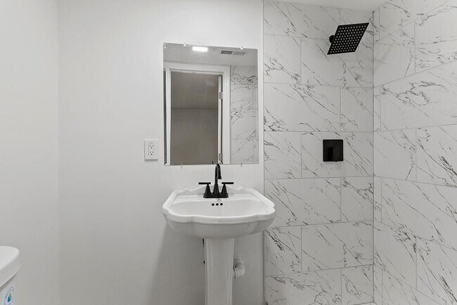 Building Photo - 3169 Westover Dr