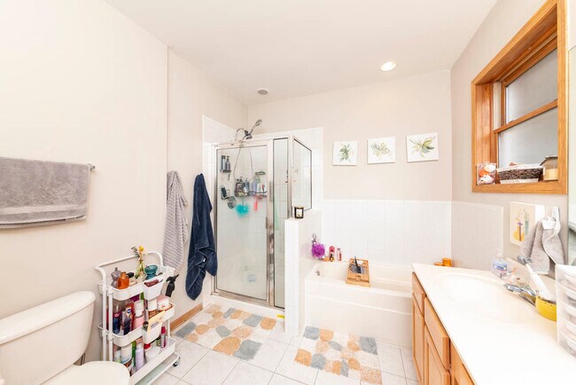 Building Photo - 1401 N Artesian Ave