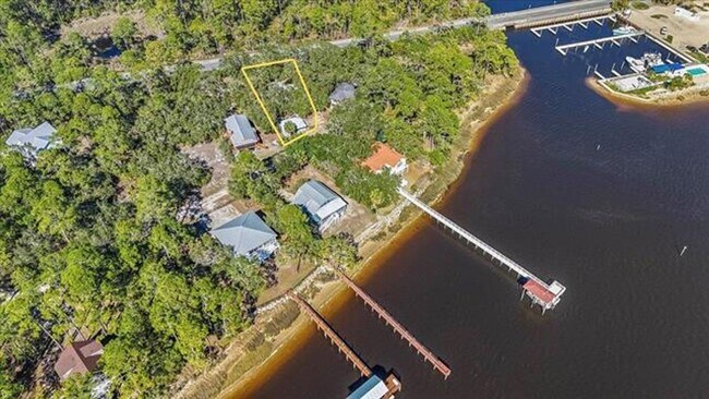Building Photo - Coastal 3 Bedroom Home Available Now!