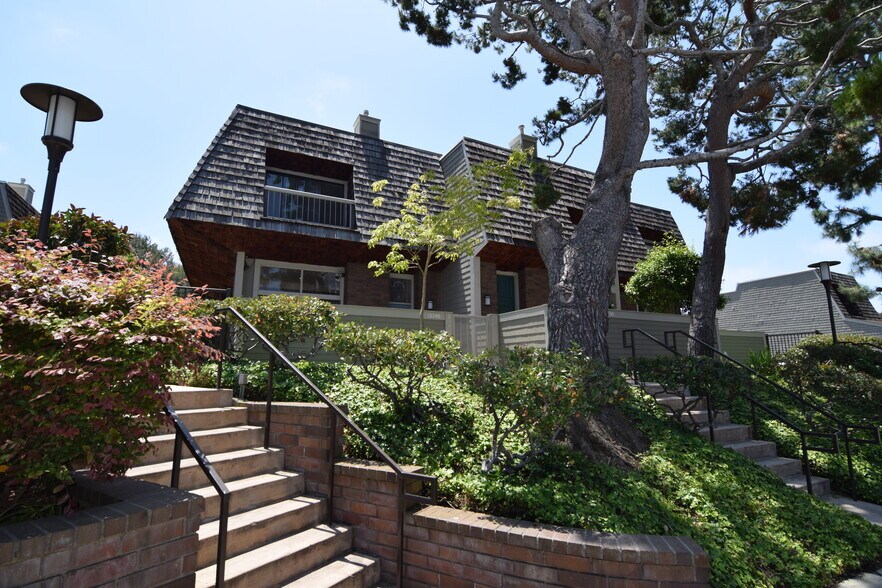 Building Photo - 13340 Maxella Ave