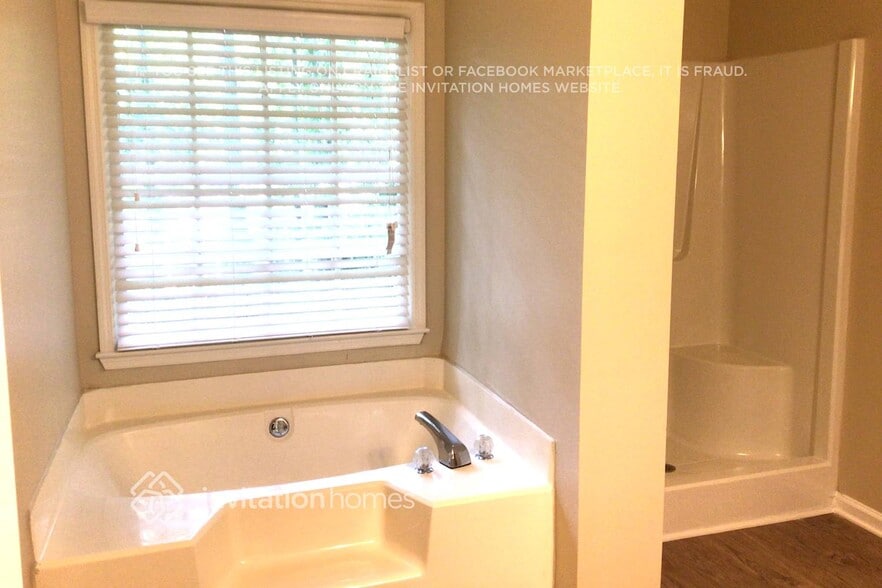 Building Photo - 921 David Dr