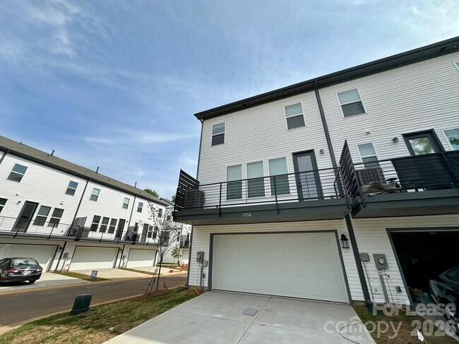 Building Photo - 1556 Blanche St