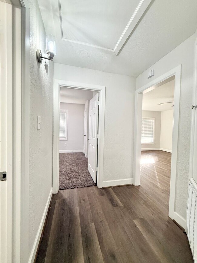 Building Photo - Stunning & Spacious 4/2 Home in Lake Jackson!