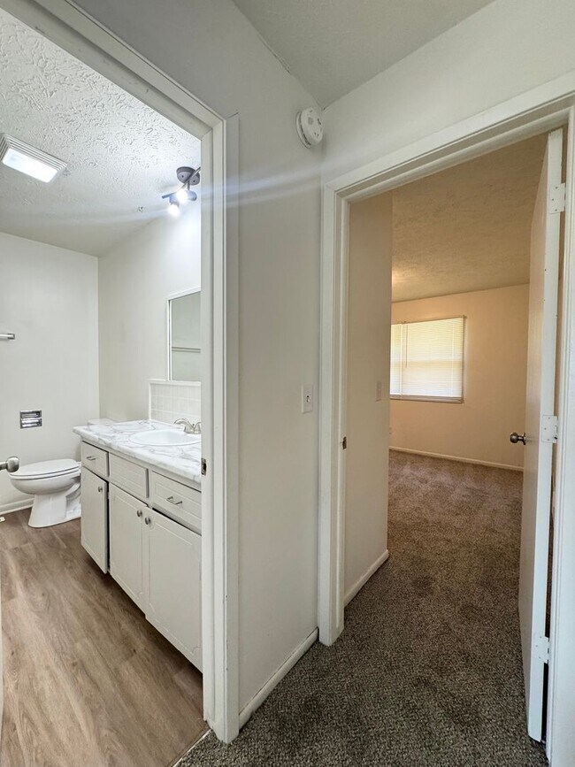 Building Photo - Spacious 3 Bedroom Available Now!