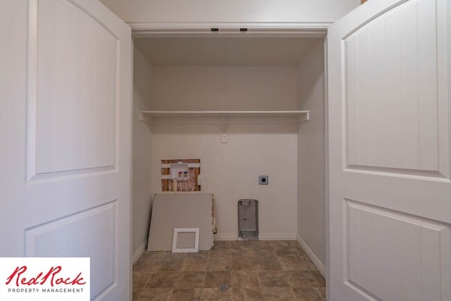 Building Photo - 3 Bedroom & 2.5 Bathroom & Dog Friendly!