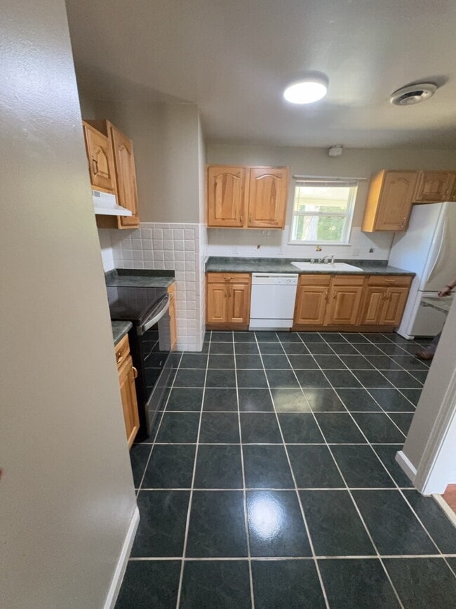 Building Photo - 415 Sterling Rd