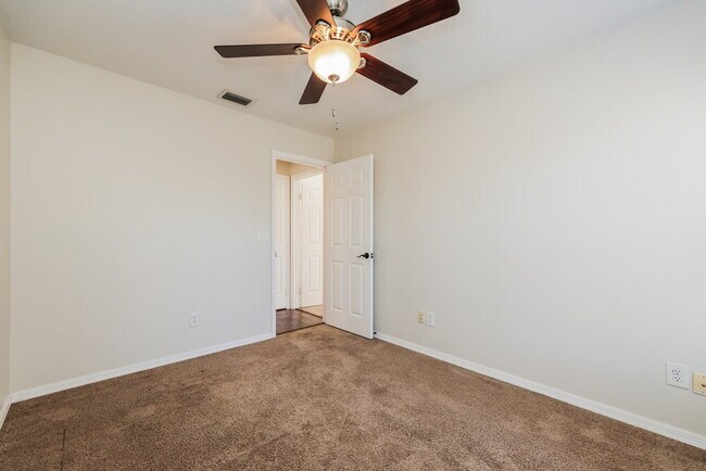 Building Photo - 538 Beth Ann St