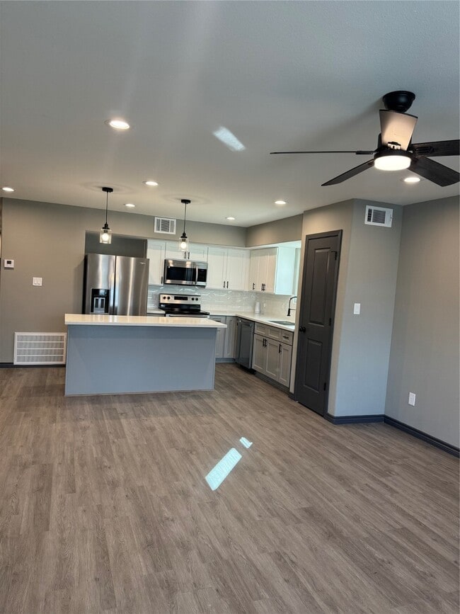 Building Photo - 7906 Sexton St