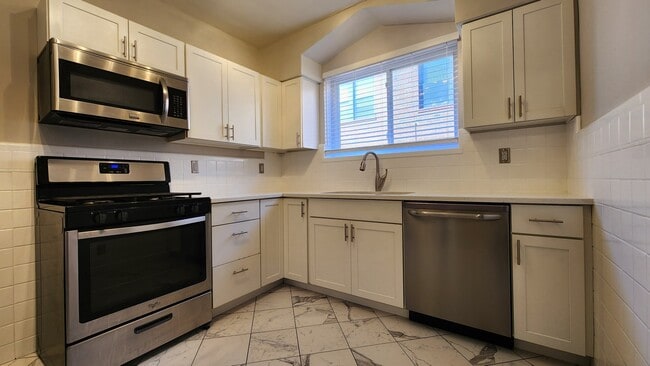 Building Photo - 7512 Cromwell Dr
