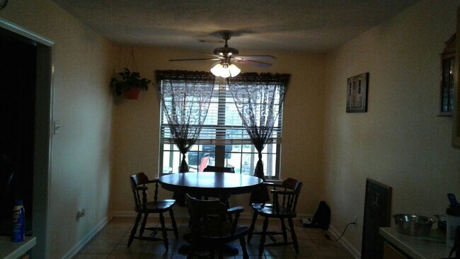 Building Photo - Contact Peggy 501 676 1758 Pets ok with approval