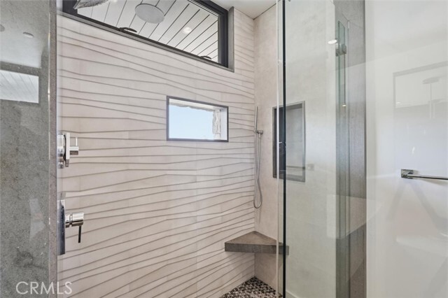 Building Photo - 300 25th St