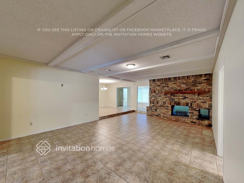 Building Photo - 322 W Hornbeam Dr