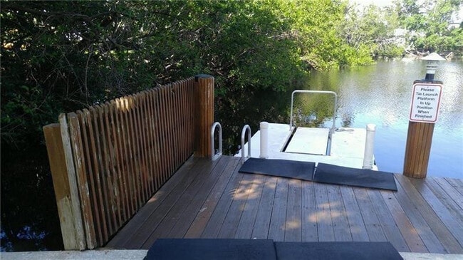 Building Photo - 1301 E Hillsboro Blvd