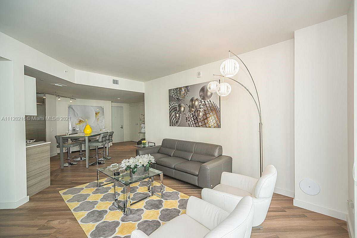 Building Photo - 1300 Brickell Bay Dr