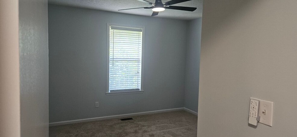 Building Photo - 1075 Pleasantview Cir
