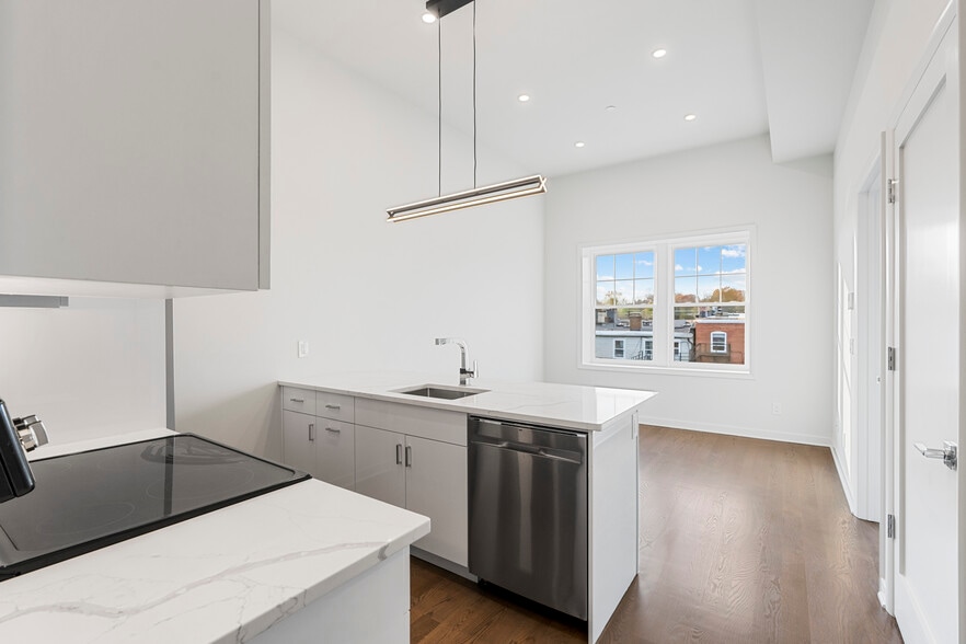 Kitchen/LVR View - 12 Purdy