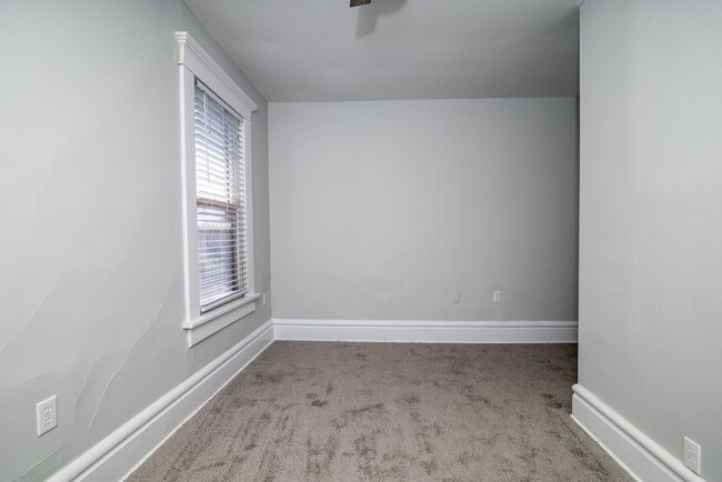 Building Photo - 418 E 17th Ave