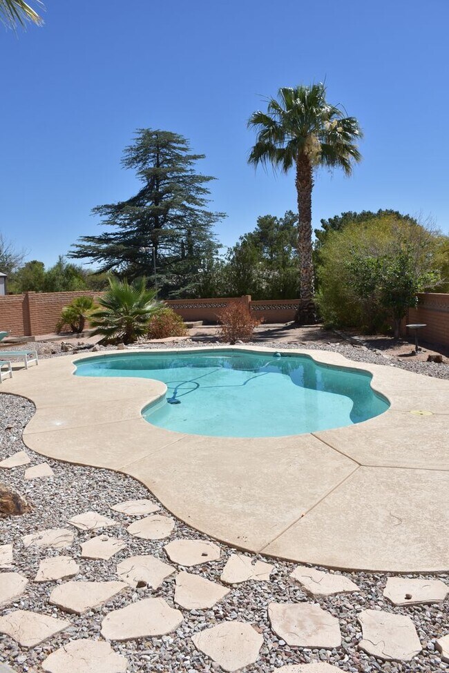 Building Photo - Great home in Mature Neighborhood