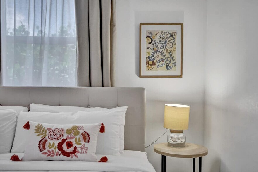 Building Photo - 810 S Surf Rd