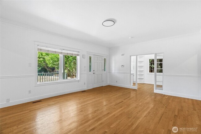 Building Photo - 4 bed/ 3 bath house in Kirkland!