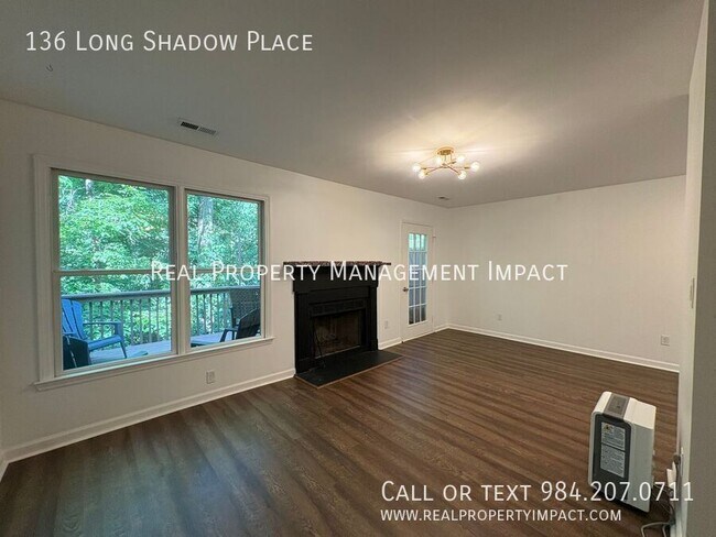 Building Photo - 136 Long Shadow Pl