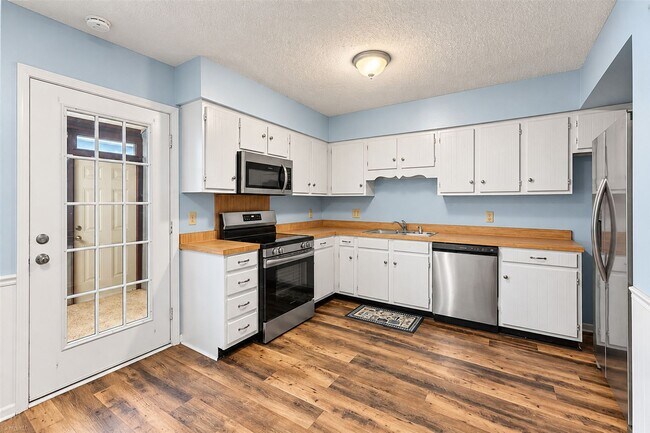 Building Photo - 4000 S Bend Dr