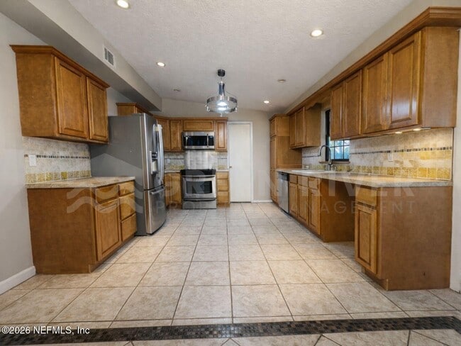 Building Photo - 246 Sara Dr