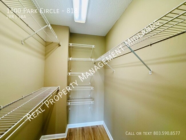 Building Photo - 1600 Park Cir