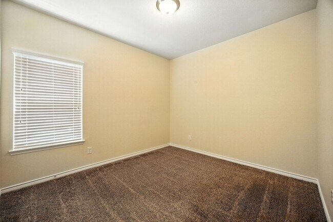 Building Photo - 2429 Opaline Dr