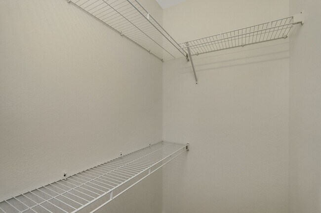 Building Photo - 1914 Somerville Dr