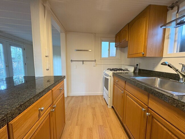 Building Photo - Charming 1BR Cottage with Private Patio