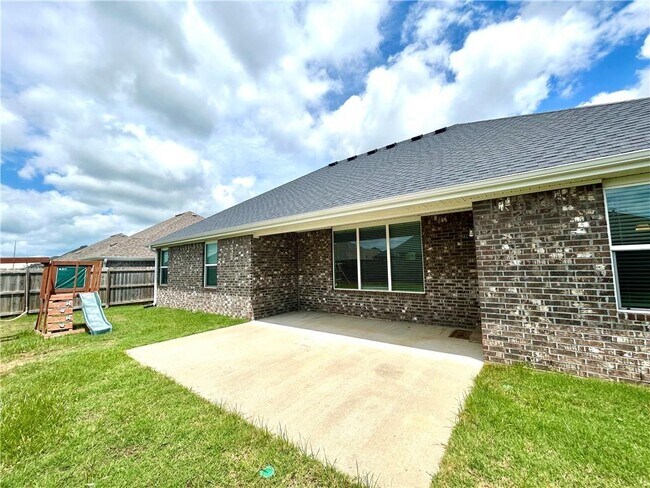 Building Photo - 4401 SW Cornerstone Rd