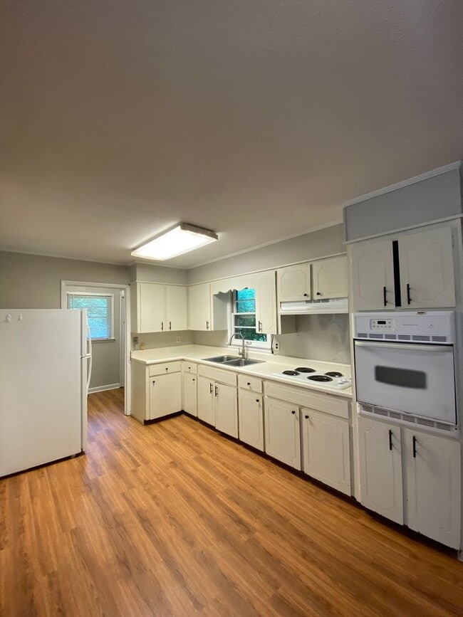Building Photo - 408 4th Ave NE