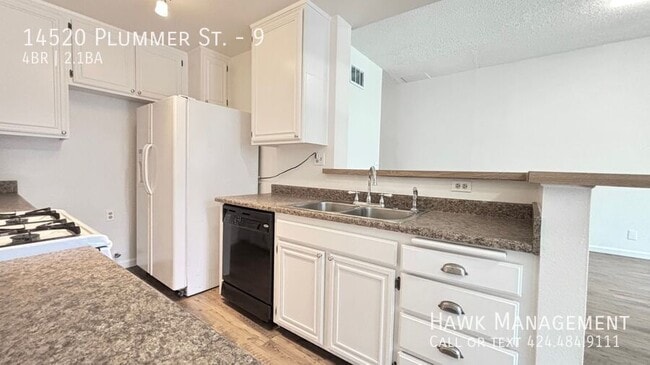Building Photo - 14520 Plummer St
