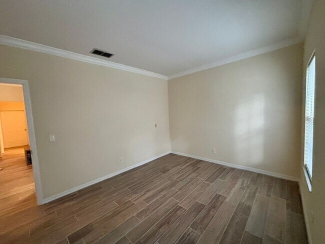 Building Photo - 1107 Croton Pl
