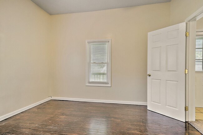 Building Photo - 875 S Pickens Bridge Rd