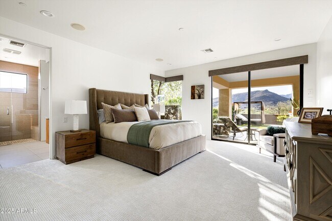Building Photo - 9894 E Miramonte Dr