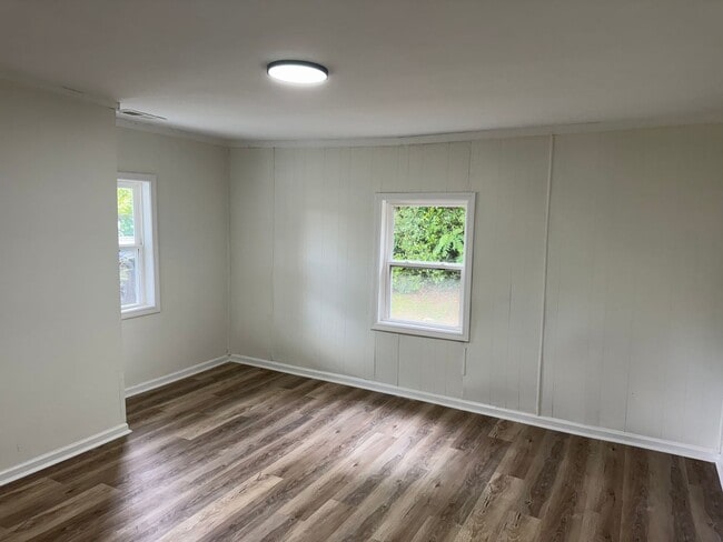 Building Photo - 2 Bedroom 2 Bath Home