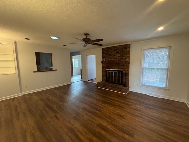 Building Photo - Long Leaf Acres