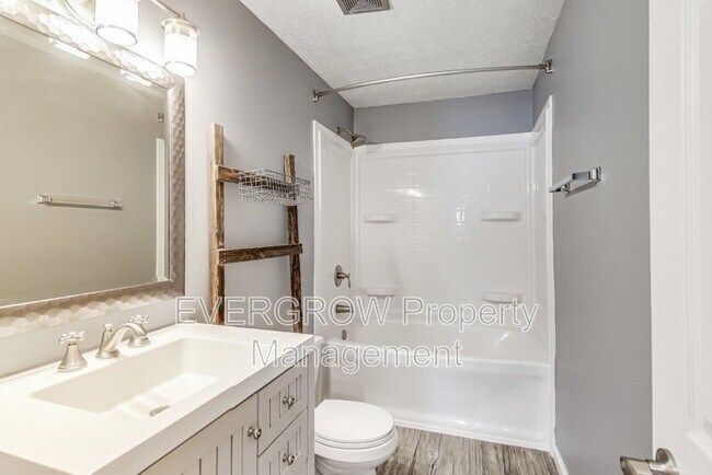 Building Photo - 226 Creekway Ct