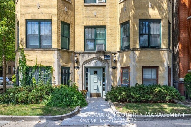Building Photo - 824 W Wrightwood Ave