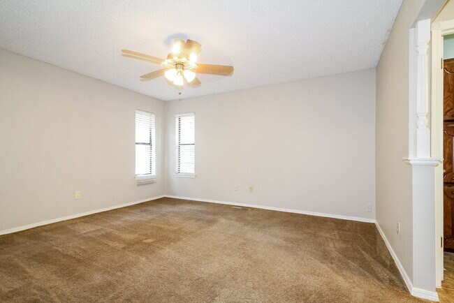 Building Photo - 10141 Alicia Dr