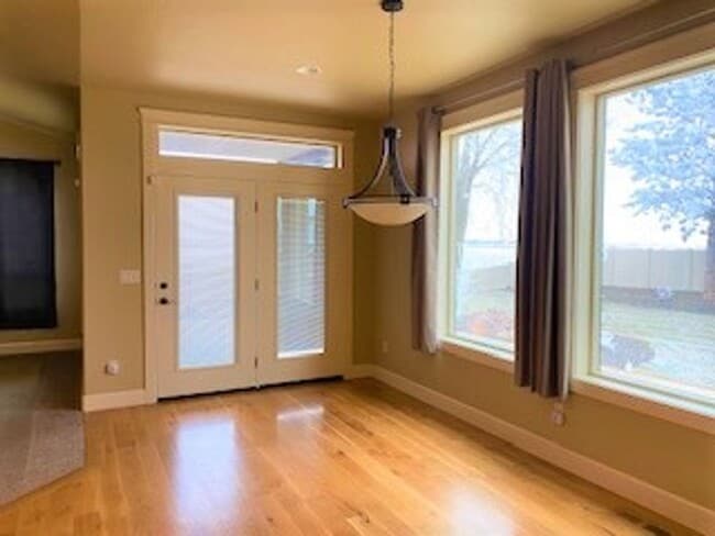 Building Photo - A Secluded, Adorable and Perfect 3 Bedroom Home Now Available!