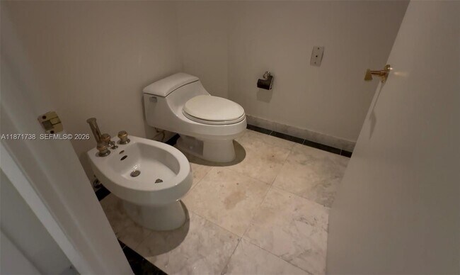 Building Photo - 2600 Island Blvd